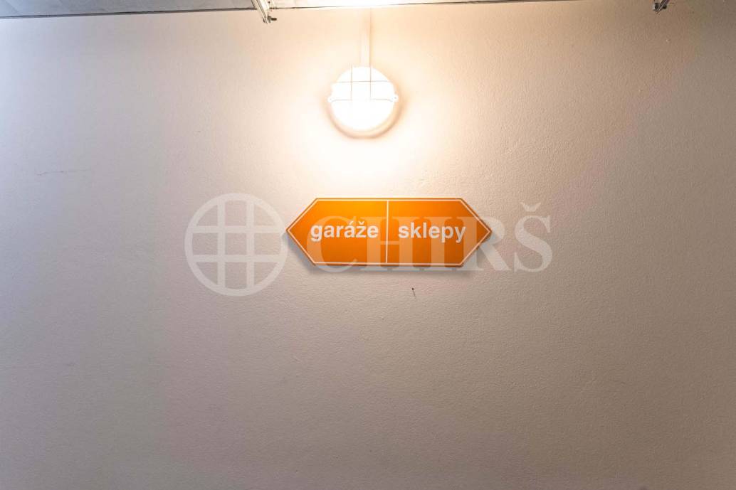 Prodej bytu 4+1 s balkonem, lodžií, sklepem a garážovými stáními, OV, 172m2, ul. Klausova 1361/13a, Praha 5 - Stodůlky