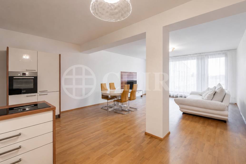 Pronájem bytu 4+kk s lodžií, OV, 152m2, ul. Švédská 1010/15, Praha 5 - Smíchov