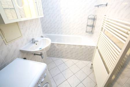 Pronájem bytu 2+kk s balkonem, OV, 51m2, ul. Högerova 1098/13, Praha 5 - Hlubočepy