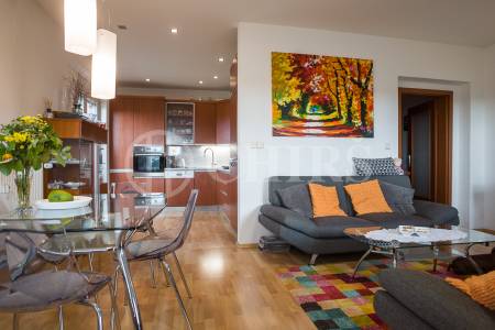 Prodej bytu 4+kk/T/GS, 105 m2 + 58 m2 terasa, Holubí 7, Praha 6 - Suchdol