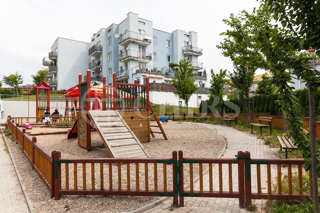 Prodej řadového rodinného domu 4+kk/B/G/Z, OV, ul. Dělená 981/30, Praha 5 - Řeporyje 