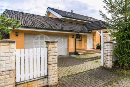 Prodej rodinného domu 7+kk/2xG, OV, 261m2, Trnová u Jíloviště 52, Praha - západ