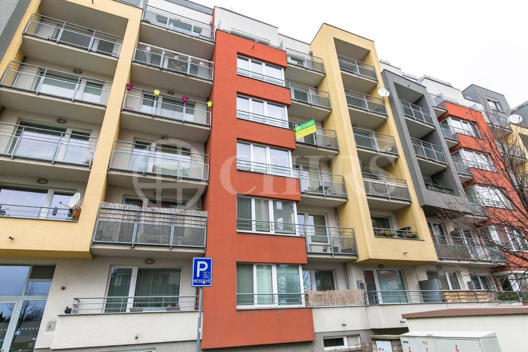 Prodej bytu 2+kk s lodžií a garážovým stáním, OV, 57m2, ul. Sazovická 454/11, Praha 5 - Zličín
