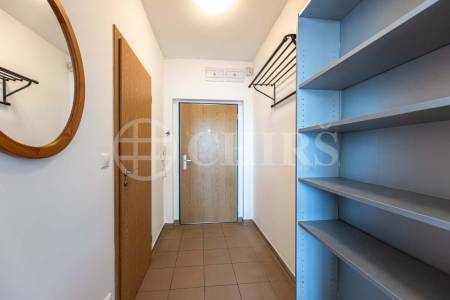 Pronájem bytu 2+kk se dvěma balkony, garážovým stáním a sklepem, OV, 66m2, ul. Wiesenthalova 1034/6, Praha 5 - Řeporyje