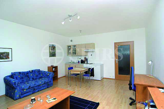 Pronájem bytu 2+kk/B/garážové stání, OV, ul. Merhoutova 429/4, P-4 Kunratice