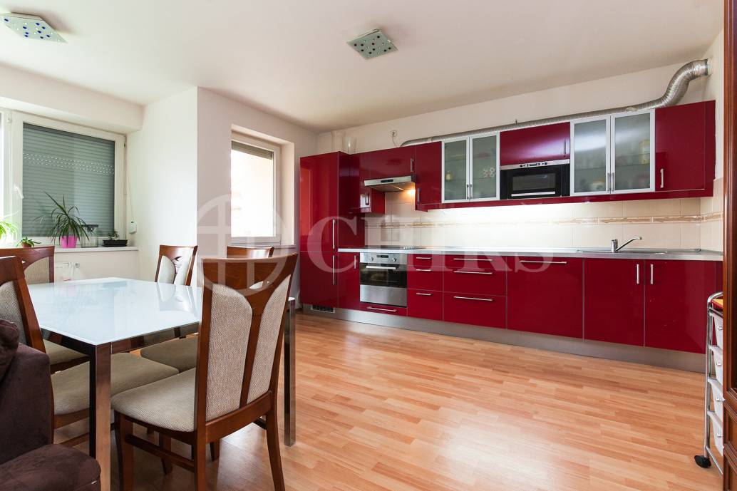 Prodej řadového rodinného domu 4+kk/B/G/Z, OV, ul. Dělená 981/30, Praha 5 - Řeporyje 