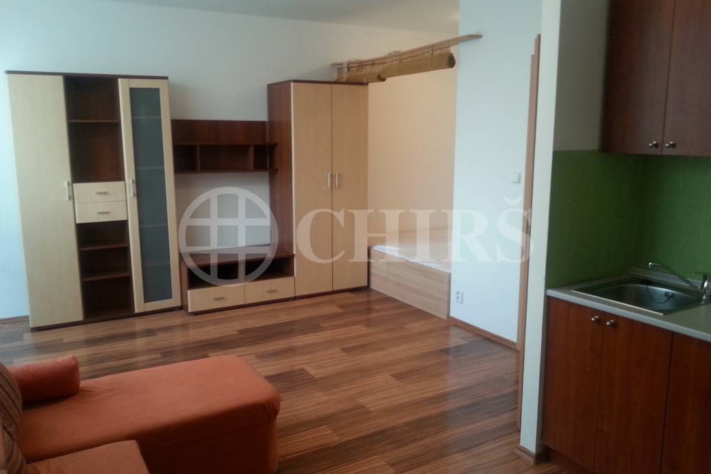 Pronájem bytu 1+kk/B, OV, 32m2, ul. Voskovcova 1130/32, Praha 5 - Hlubočepy