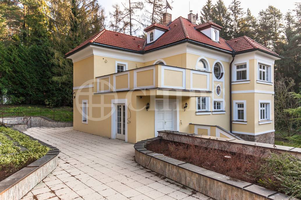 Prodej vily 8+1, OV, 696m2, ul. Pražská 78, Jevany, Praha - východ