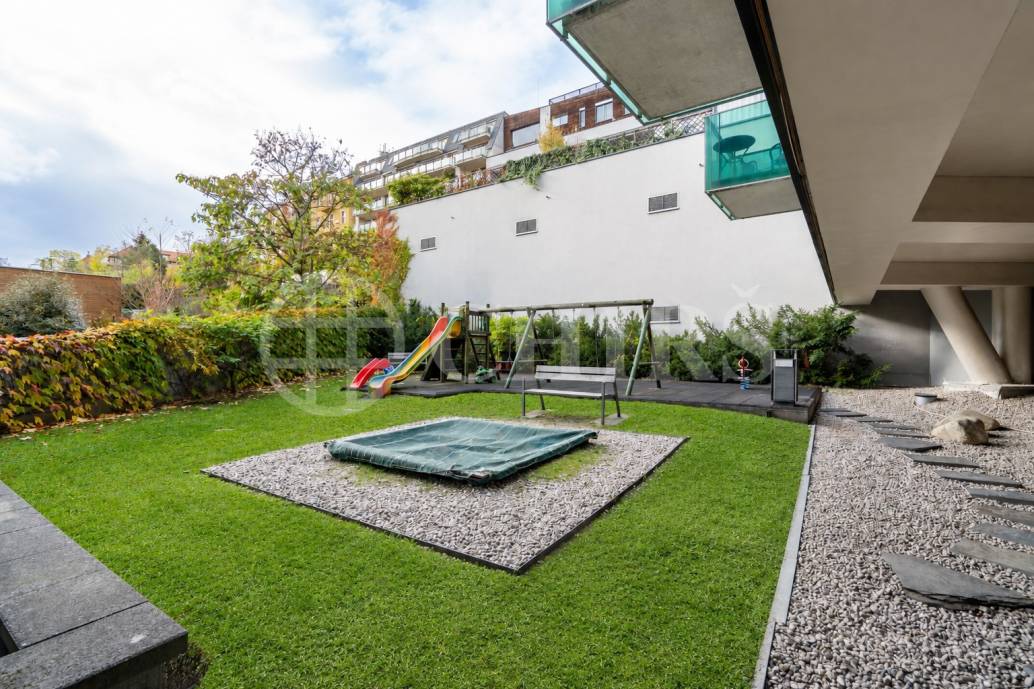 Pronájem bytu 4+kk s lodžií, OV, 152m2, ul. Švédská 1010/15, Praha 5 - Smíchov