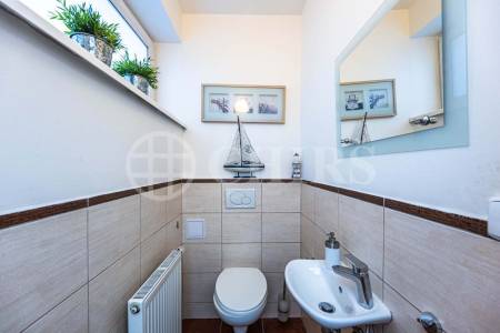 Prodej rodinného domu 5+kk s balkonem, garáží a zahradou, ul. Dělená 961/4, Praha 5 - Řeporyje