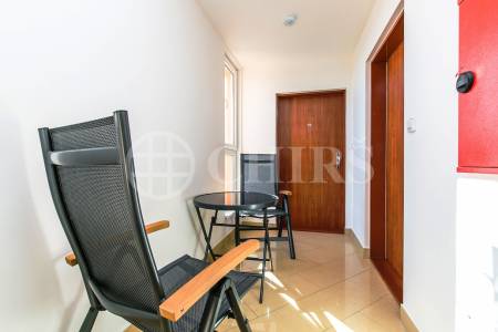 Prodej bytu 1+kk s balkonem a garážovým stáním, OV, 29,5m2, ul. Na Výrovně 2693/2, Praha 5 - Stodůlky
