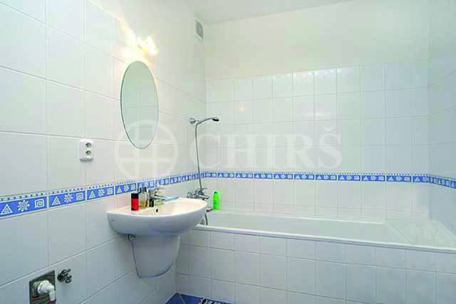 Pronájem bytu 2+kk/B/garážové stání, OV, ul. Merhoutova 429/4, P-4 Kunratice