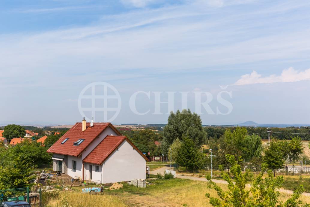 Prodej rodinného domu 5+kk s terasou a garáží, OV, 150m2, Holubice - Kozinec, Praha - západ