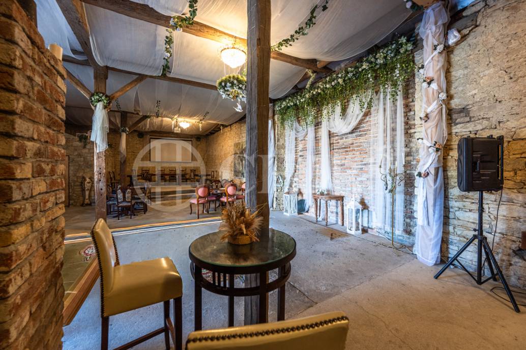 Pronájm multifunkčního  prostoru, OV, 210 m2,ul. Husovo náměstí 10, Hostivice, Středočeský kraj 