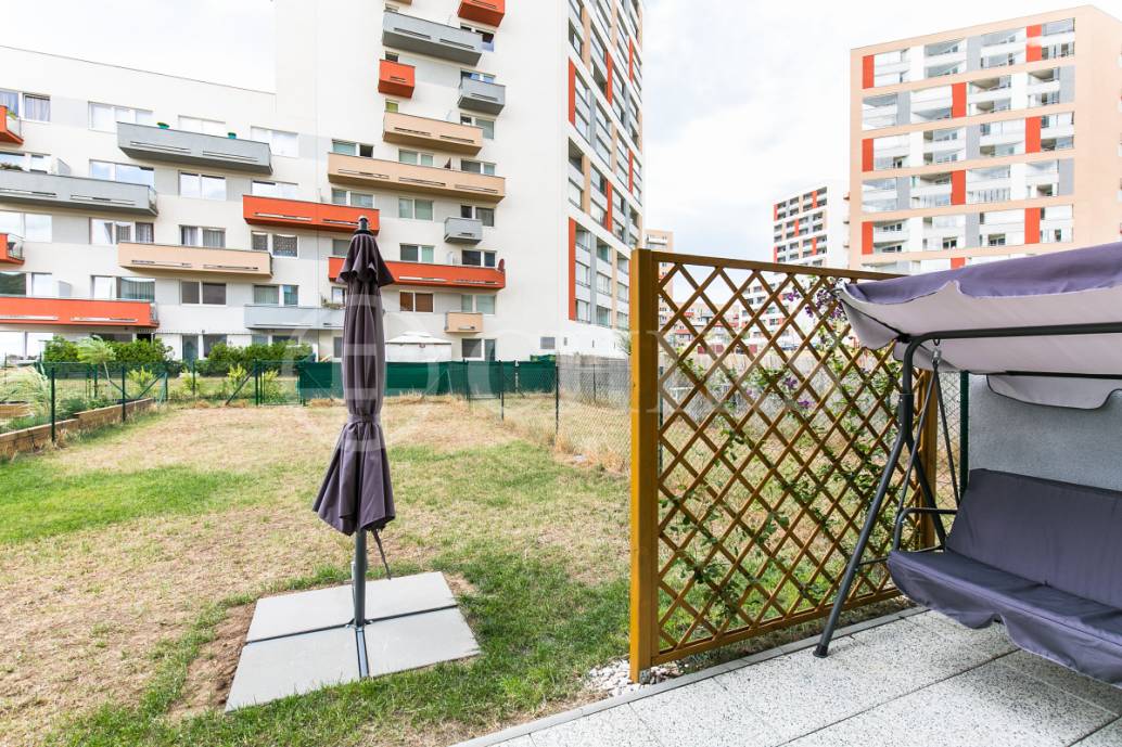 Prodej bytu 2+kk se zahradou, OV, 52m2, ul. Mantovská 697/1, Praha 10 - Horní Měcholupy