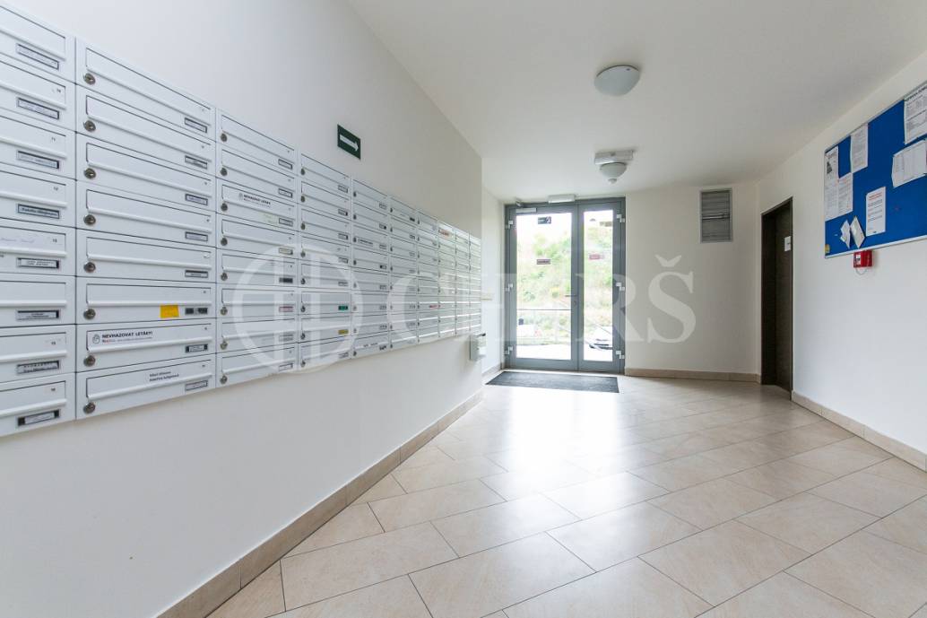 Prodej bytu 2+kk se zahradou, OV, 52m2, ul. Mantovská 697/1, Praha 10 - Horní Měcholupy