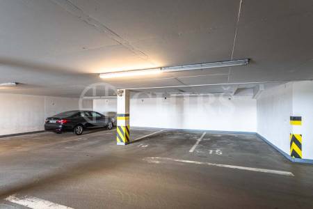 Prodej bytu 4+1 s balkonem, lodžií, sklepem a garážovými stáními, OV, 172m2, ul. Klausova 1361/13a, Praha 5 - Stodůlky