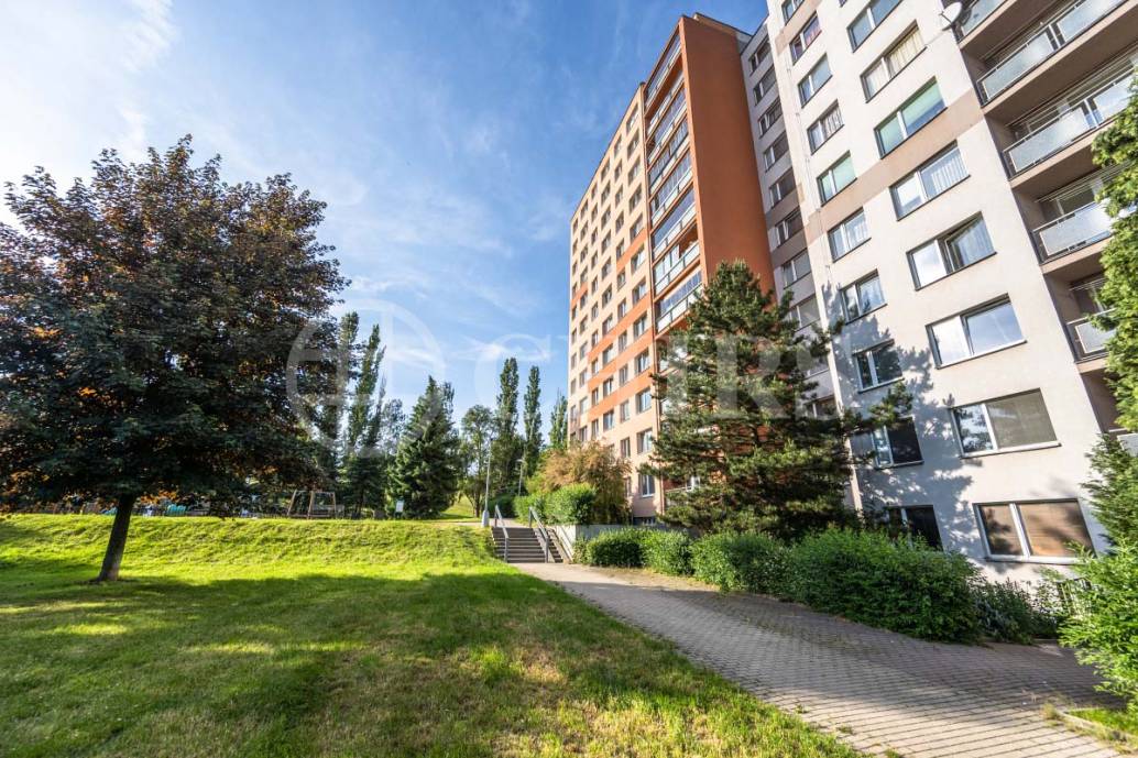 Prodej bytu 3+1 s lodžií a sklepem, OV, 71m2,ul. Ciolkovského 861/14, Praha 6 - Ruzyně