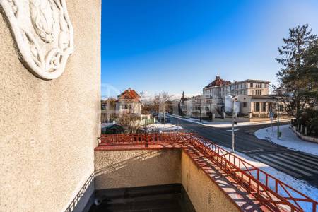 Pronájem RD 5+1 se zahradou, OV, ul. Na Ořechovce 201/20, Praha 6 - Střešovice