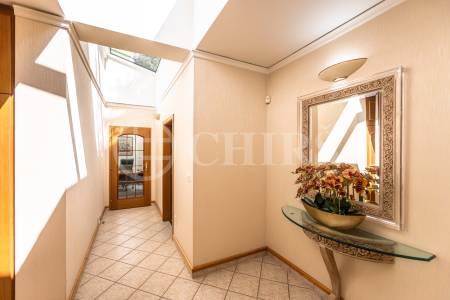 Pronájem rodinného domu 9+1 se zahradou, bazénem a garáží, OV, 390 m2, ul. Ke Školce, Průhonice, Praha-západ