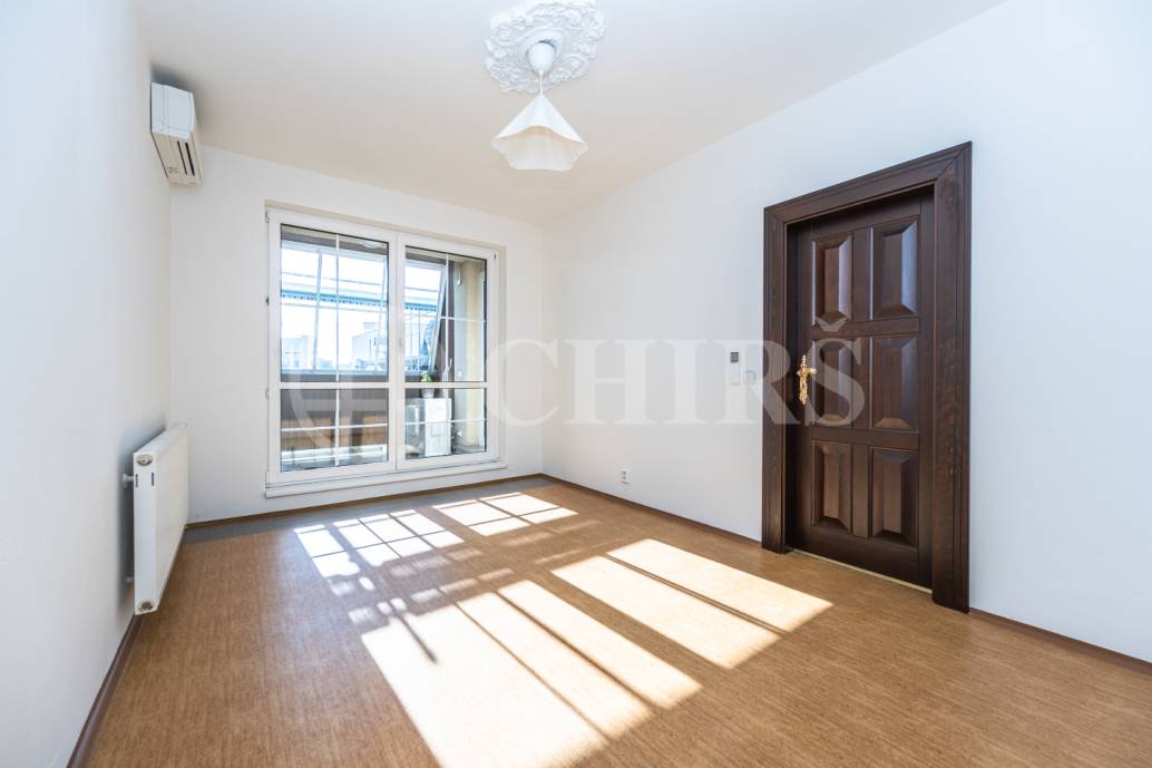 Prodej bytu 3+1 s  terasou, OV, 75 m², ul. Voskovcova 1075/61,  Praha 5 – Barrandov