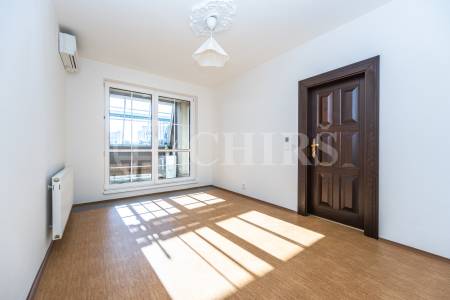 Prodej bytu 3+1 s  terasou, OV, 75 m², ul. Voskovcova 1075/61,  Praha 5 – Barrandov