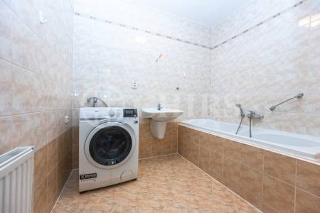 Prodej bytu 3+1 s  terasou, OV, 75 m², ul. Voskovcova 1075/61,  Praha 5 – Barrandov