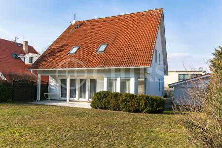 Prodej rodinného domu, OV, ul. Pomněnková 636, Průhonice