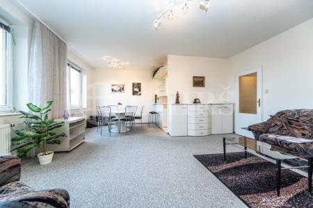 Prodej bytu 2+kk s lodžií, OV, 71 m2, ul. Volutová 2520/10, Praha 5 - Hůrka