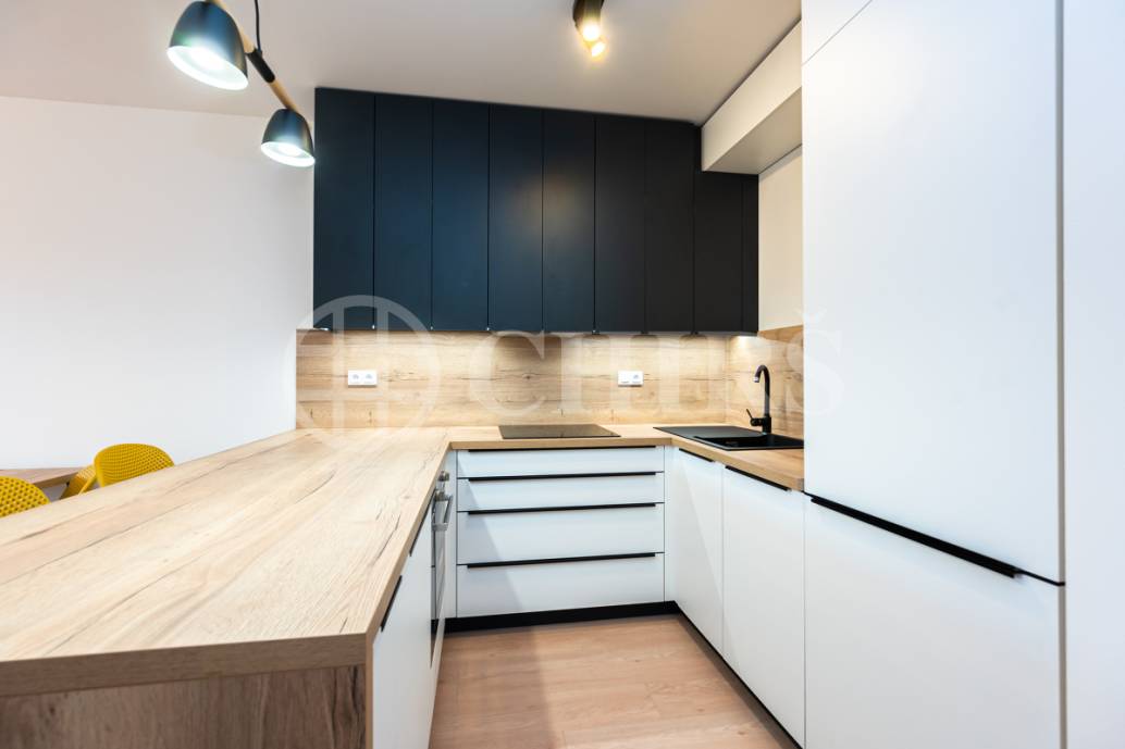 Pronájem bytu 2+kk/T + garážové stání, OV, 60m2 + 5m2 terasa, ul. Ocelářská 2625/17, P-9 Libeň Pronájem bytu 2+kk/T + garážové stání, OV, 60m2 + 5m2 terasa, ul. Ocelářská 2625/17, P-9 Libeň