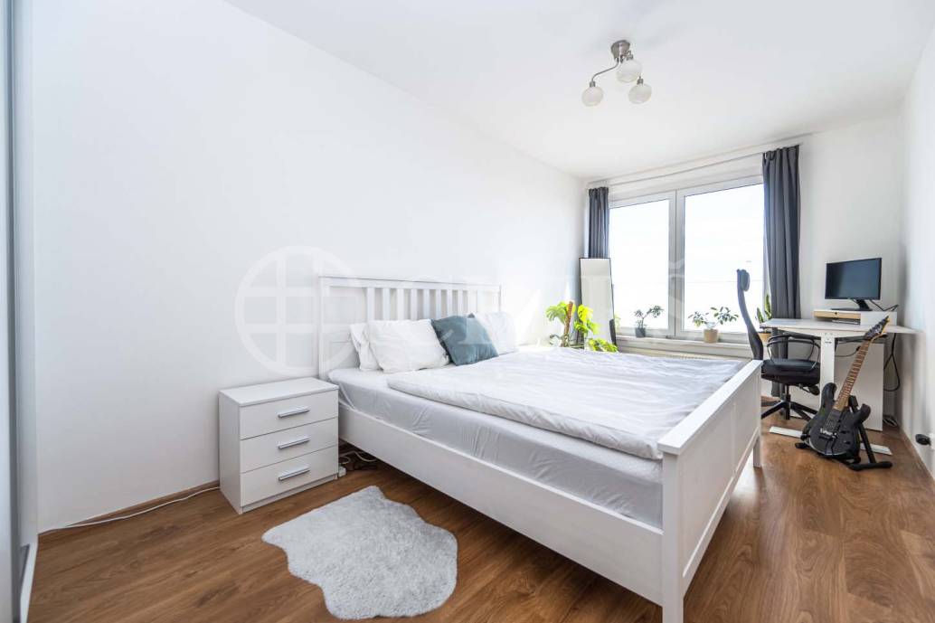 Prodej bytu 2+kk s lodžií a garážovým stáním, OV, 58m², ul. Svitákova 2818/9, Praha 5 - Stodůlky