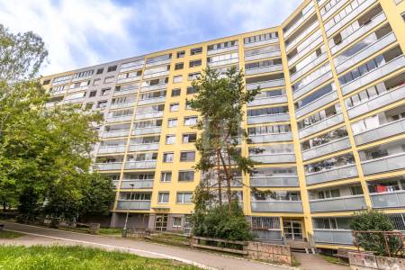 Prodej bytu 3+1 s lodžií a sklepem, OV, 81m2, ul. Píškova 1953/26, Praha 5 - Lužiny