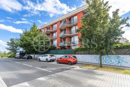 Pronájem bytu 3+kk s lodžií, balkonem, garážovým stáním a sklepem, OV, 96m2, ul. Nad Dalejským údolím 2688/1, Praha 5 - Stodůlky