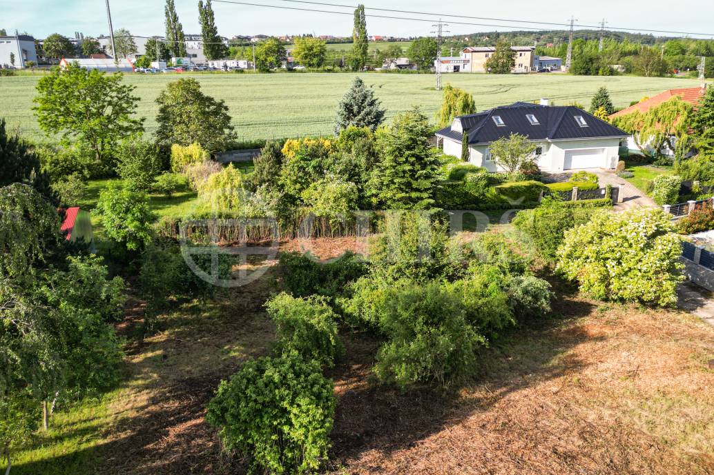 3 Prodej stavebního pozemku, 888m2, obec Statenice, Praha-západ