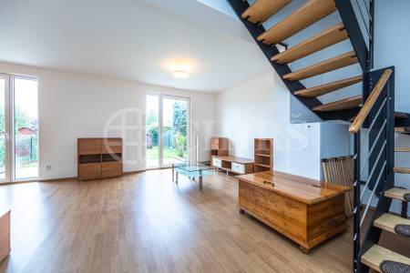 Pronájem řadového domu 4+kk, OV, 100 m2, zahrada 239 m2, Drahelčice, Praha - západ