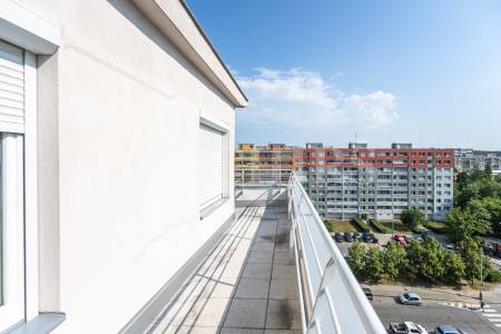 Pronájem mezonetového bytu 4+kk se dvěma terasami, OV, 109 m2, Sluneční náměstí 2560/4, Praha 5 - Hůrka