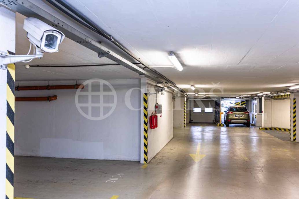 Prodej bytu 3+kk s balkonem a garážovým stáním, OV, 78m2, ul. Petržílkova 2514/29, Praha 13 - Hůrka