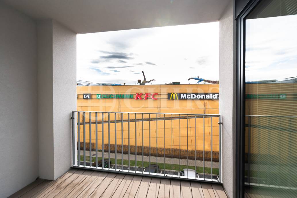 Pronájem bytu 2+kk/T + garážové stání, OV, 60m2 + 5m2 terasa, ul. Ocelářská 2625/17, P-9 Libeň Pronájem bytu 2+kk/T + garážové stání, OV, 60m2 + 5m2 terasa, ul. Ocelářská 2625/17, P-9 Libeň