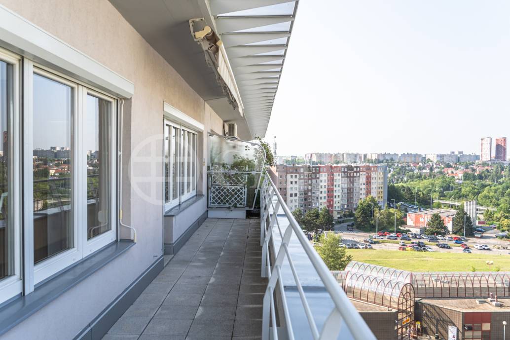 Pronájem mezonetového bytu 4+kk se dvěma terasami, OV, 109 m2, Sluneční náměstí 2560/4, Praha 5 - Hůrka