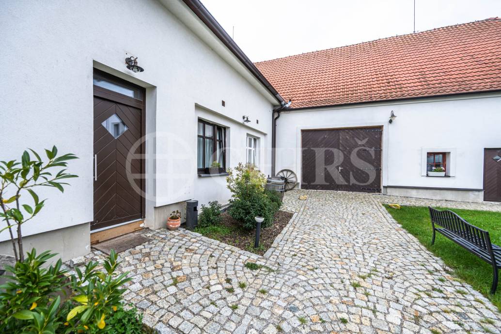 Pronájem bytu 1+kk, OV, 30 m2, ul. Husovo náměstí 10,  Hostivice