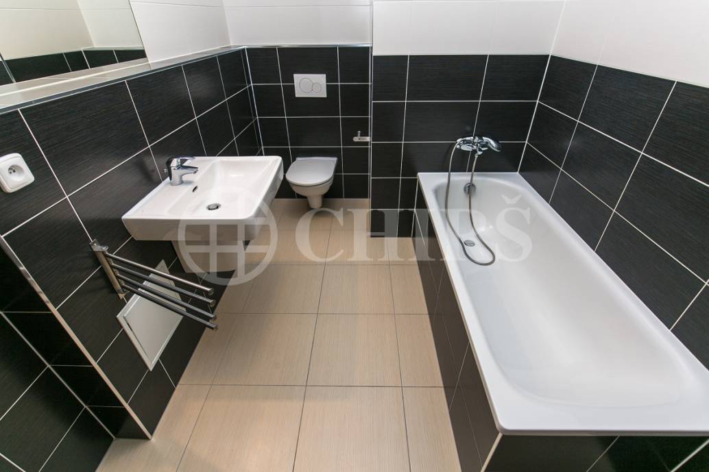 Pronájem bytu 2+kk s balkonem, OV, 54m2, ul. Svitákova 2810/5, Praha 5 - Stodůlky