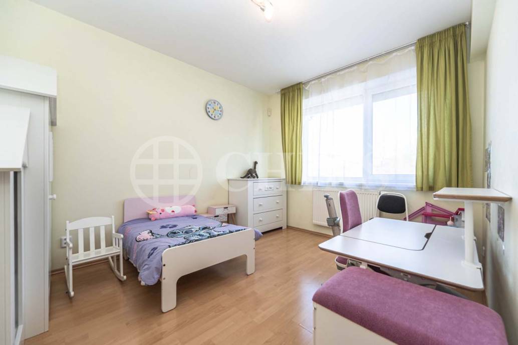 Prodej rodinného domu 5+kk s balkonem, garáží a zahradou, ul. Dělená 961/4, Praha 5 - Řeporyje