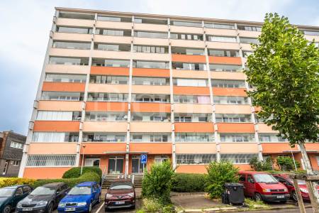 Prodej bytu 3+kk s lodžií a sklepem, OV, 74m2, Ovčí hájek 2173/44, Praha 5 - Stodůlky