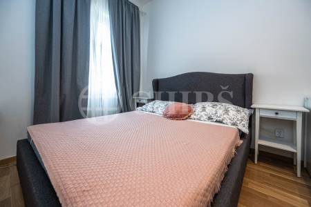 Pronájem bytu 1+kk, OV, 30 m2, ul. Husovo náměstí 10,  Hostivice