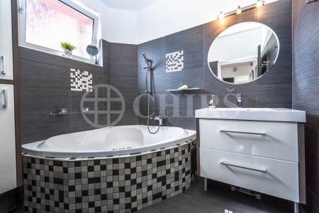 Prodej vícegeneračního rodinného domu s garáží, OV, U Cikánky 370/20, Stodůlky-Praha 5