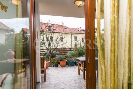 Prodej bytu 3+kk s terasou, zahradou a garáží, OV, 91m2, ul. Jiřího Jandy 786/1, Praha 7 - Troja