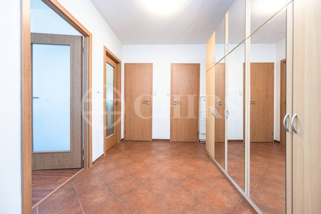 Pronájem bytu 1+1 s lodžií, OV, 52,7 m2, ul. Na Chobotě 1344/4, Praha 6 - Řepy 