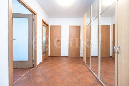 Pronájem bytu 1+1 s lodžií, OV, 52,7 m2, ul. Na Chobotě 1344/4, Praha 6 - Řepy 