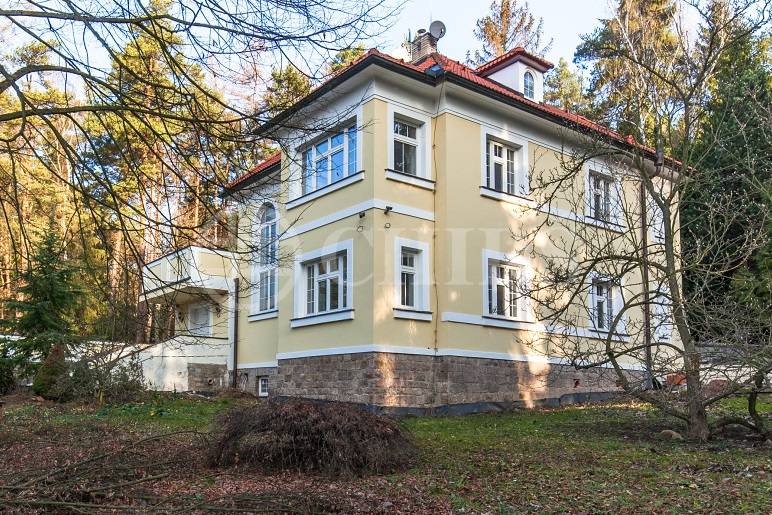 Prodej vily 8+1, OV, 696m2, ul. Pražská 78, Jevany, Praha - východ