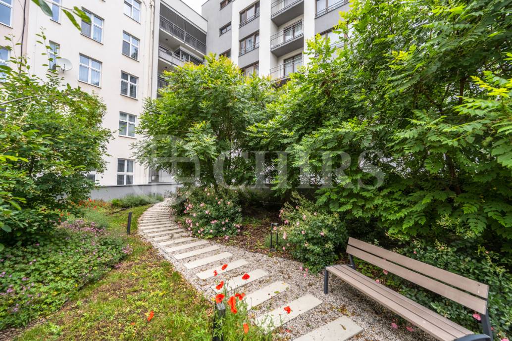 Prodej bytu 3+kk/L, sklep, garáž, OV, cca 100m2 vč. lodžie a sklepa, ul. Sokolovská 1019/312a, P-9